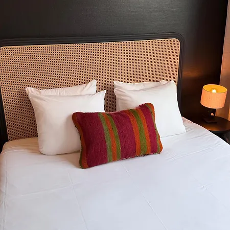 Apartment Modern 2-bedroom For 4 Guests, In A Prime Location Close To The Train Station And The Historic Center Of