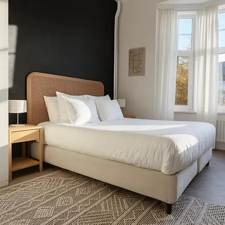 Modern 2-bedroom For 4 Guests, In A Prime Location Close To The Train Station And The Historic Center Of *