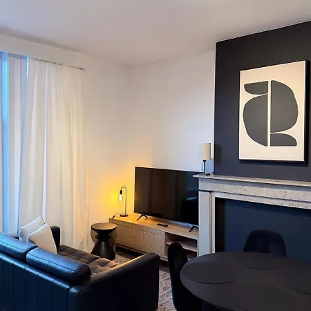 Modern 2-bedroom For 4 Guests, In A Prime Location Close To The Train Station And The Historic Center Of * Ghent