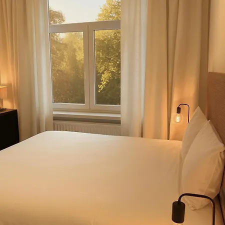 Modern 2-bedroom For 4 Guests, In A Prime Location Close To The Train Station And The Historic Center Of Apartment