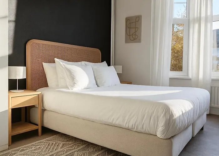 Modern 2-bedroom For 4 Guests, In A Prime Location Close To The Train Station And The Historic Center Of *