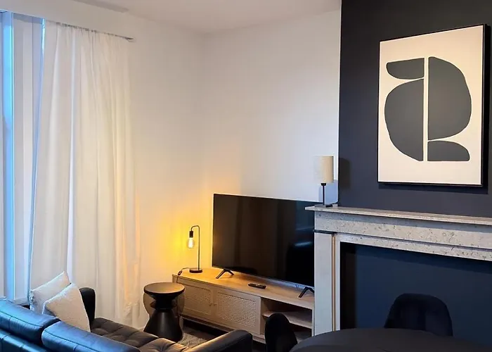 Modern 2-bedroom For 4 Guests, In A Prime Location Close To The Train Station And The Historic Center Of * Ghent