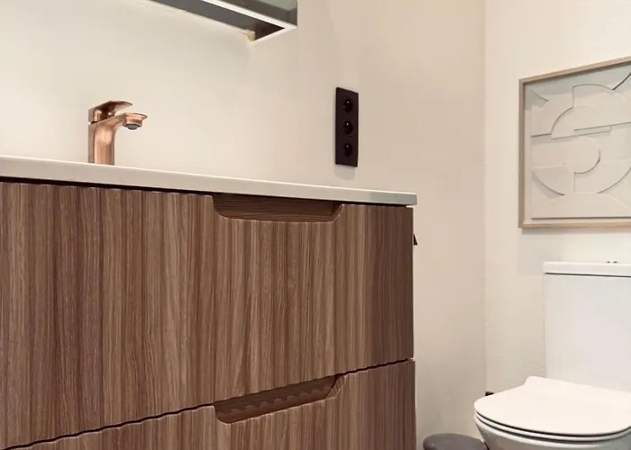 Modern 2-bedroom For 4 Guests, In A Prime Location Close To The Train Station And The Historic Center Of Apartment Ghent