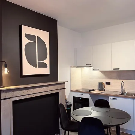 Modern 2-bedroom For 4 Guests, In A Prime Location Close To The Train Station And The Historic Center Of